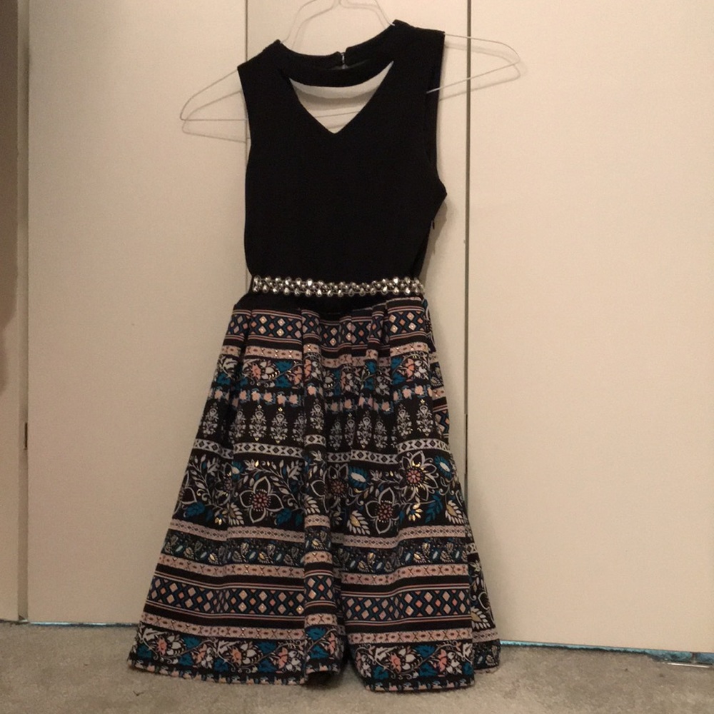 Beautiful dress for girls size 14.